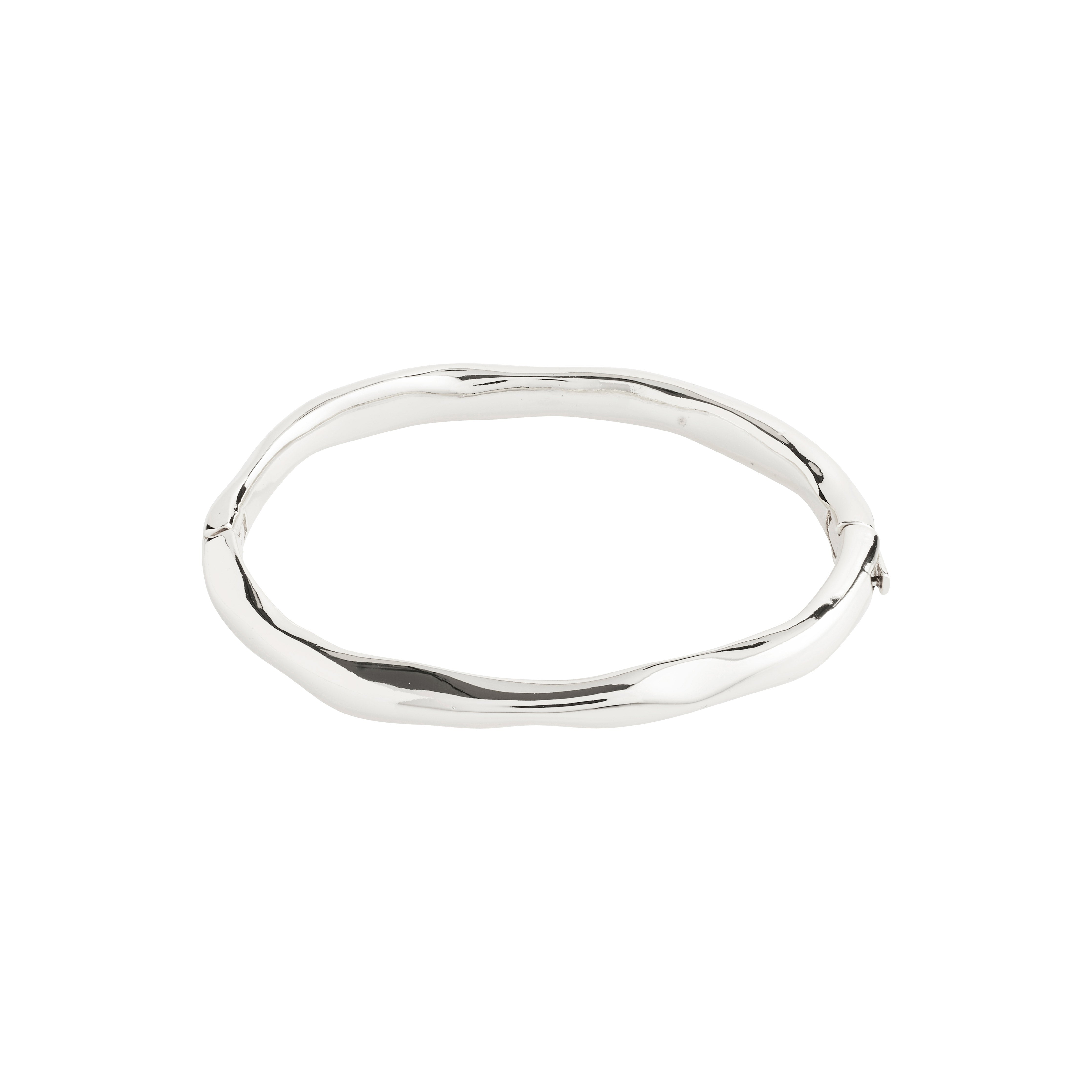 Silver-plated HARRISON bangle with wavy design, click clasp, and quality feel, crafted from 99% recycled material. Stylish for everyday or party wear.