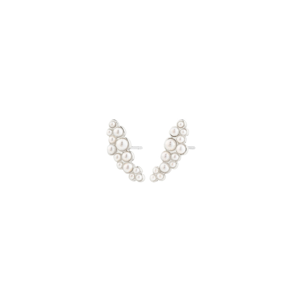 JOVA pearl earrings, silver-plated, featuring delicate clusters of white pearls, embody simplicity and elegance, crafted with 94% recycled materials by Pilgrim.