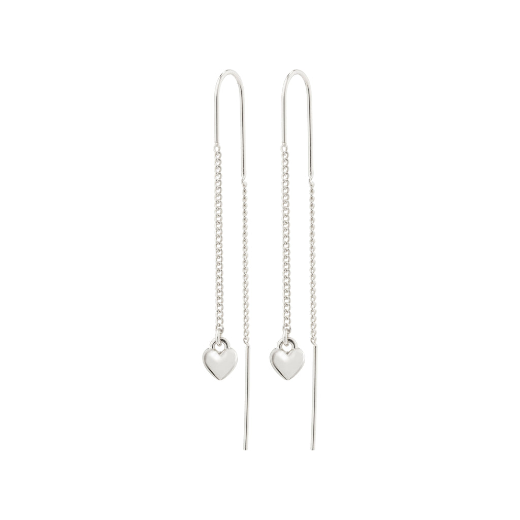 AFRODITTE heart chain-earrings, silver-plated, featuring silver heart pendants and elegant chains. Crafted from 99% recycled material, these earrings exude simplicity and love.