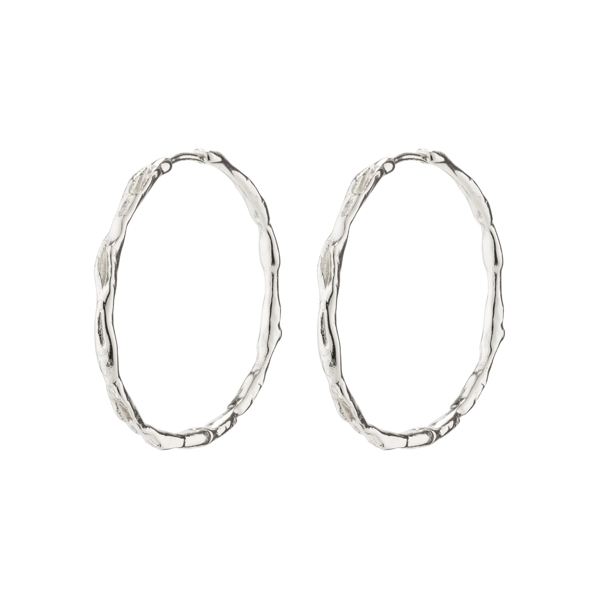 EDDY organic shaped maxi hoops, silver-plated with a wavy surface, showcasing Pilgrim's handcrafted, Scandinavian style. Perfect for enhancing any outfit or adventure.