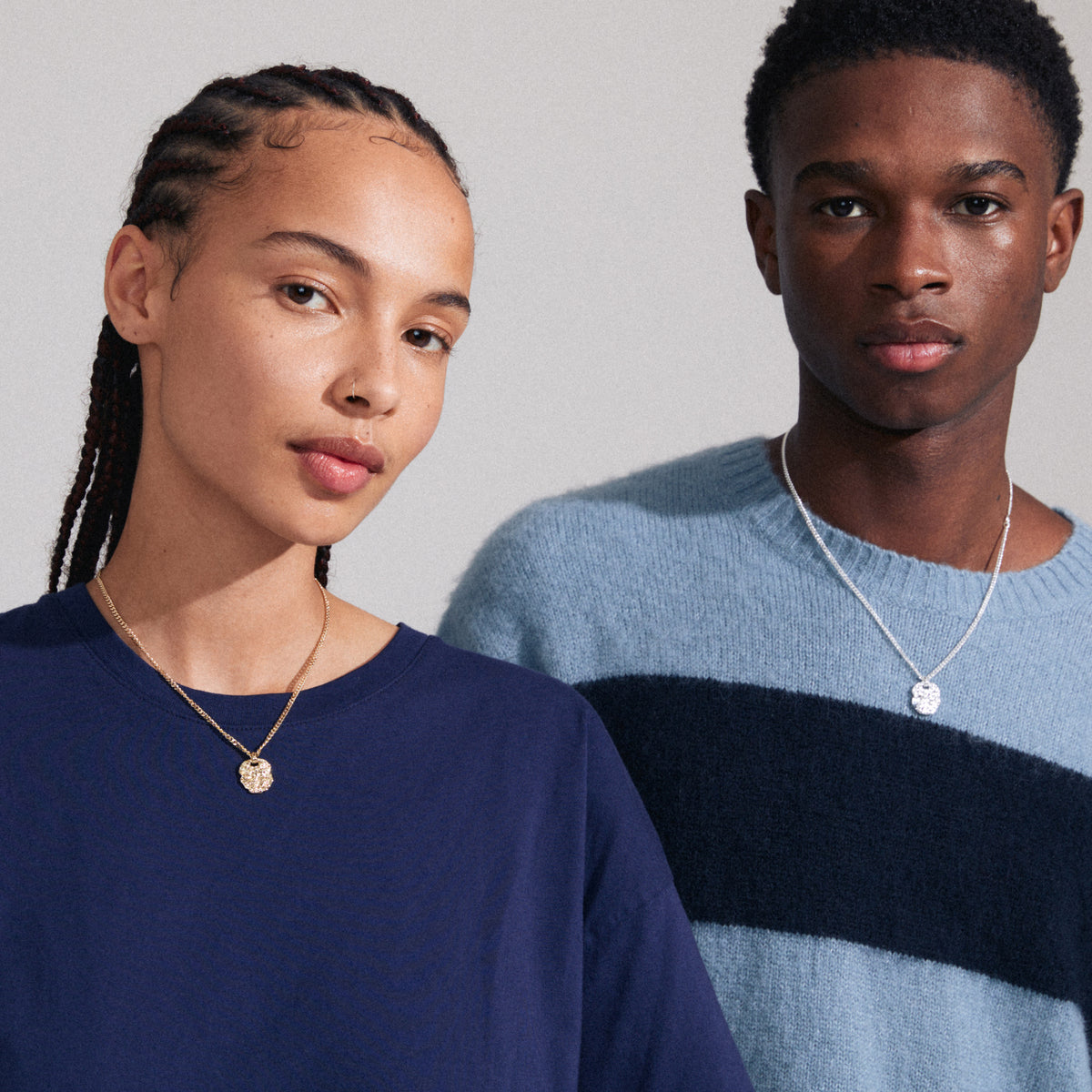 SCOTTIE coin necklace, gold-plated, featuring a rustic, wavy coin pendant on a slender chain. A genderless, bold accessory crafted from 97% recycled materials.
