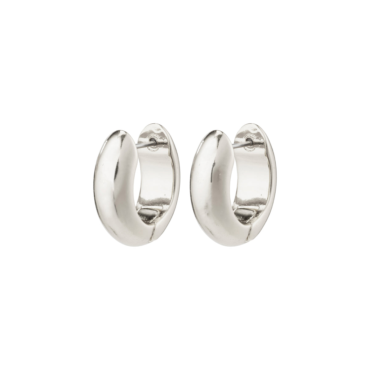 MINE chunky huggie hoops, silver-plated, with a shiny, eye-catching surface and soft, chunky design, ideal for an elegant yet casual style.