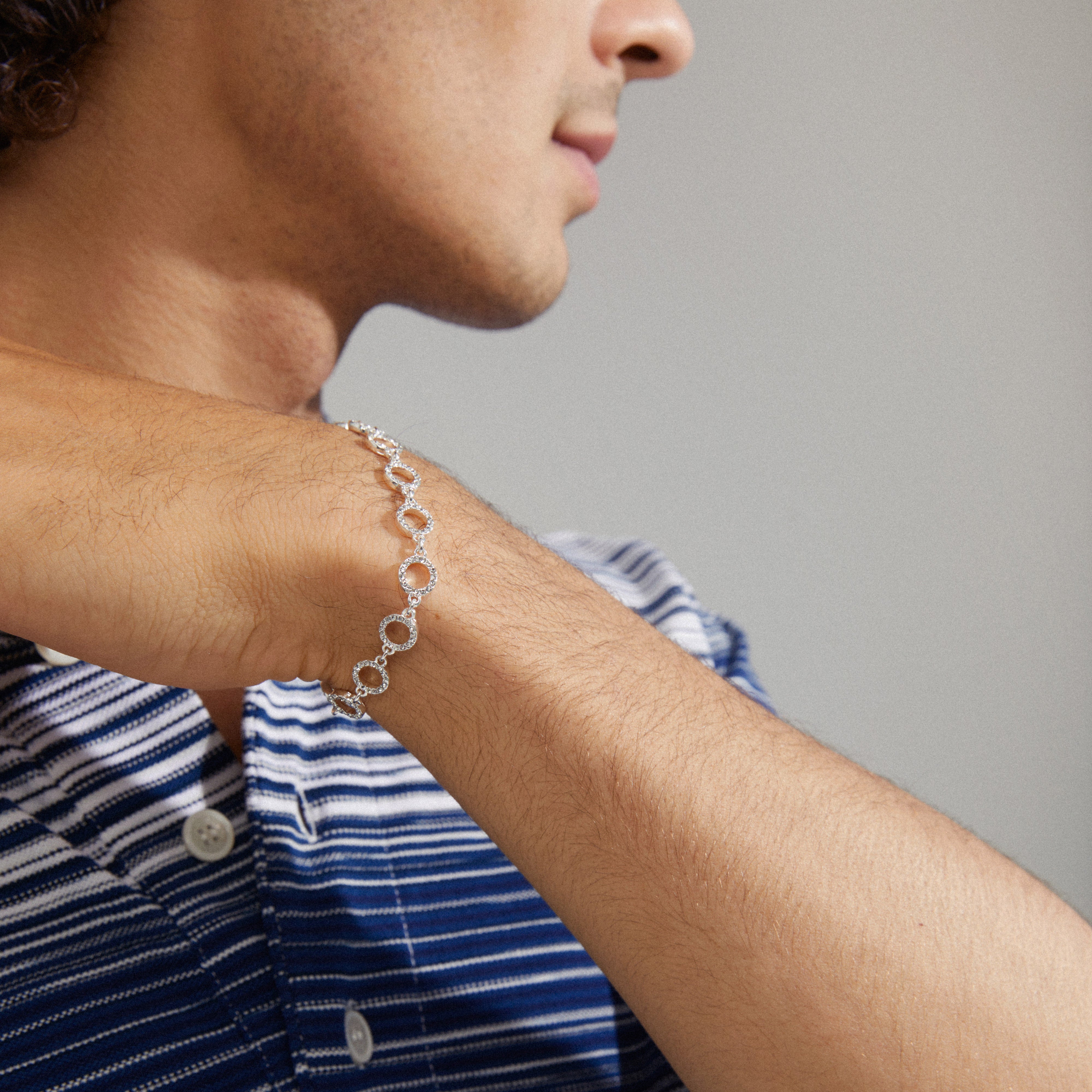 Close-up of a man wearing the ROGUE crystal halo bracelet, silver-plated, adorned with sparkling Preciosa crystals, showcasing an elegant and stylish design.