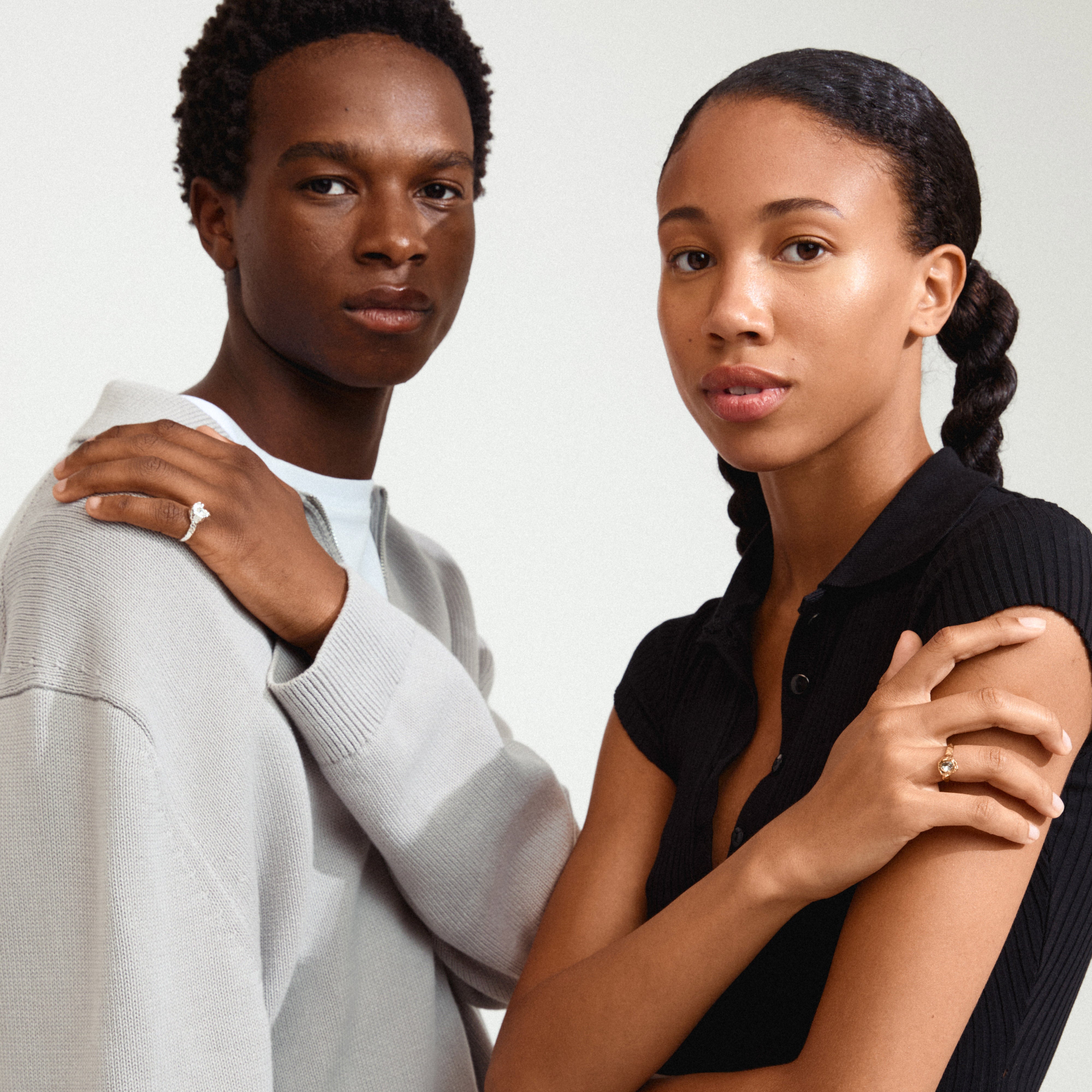 CALLUM ring gold-plated on a woman's hand, showcasing large Preciosa crystal in an organic bezel, reflecting Pilgrim's blend of timeless and trendy design.
