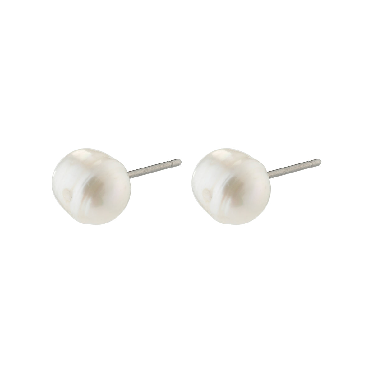 DIONYSIA pearl earrings gold-plated, featuring real freshwater pearls, captured in a detailed close-up showcasing their elegant design and classic appeal.