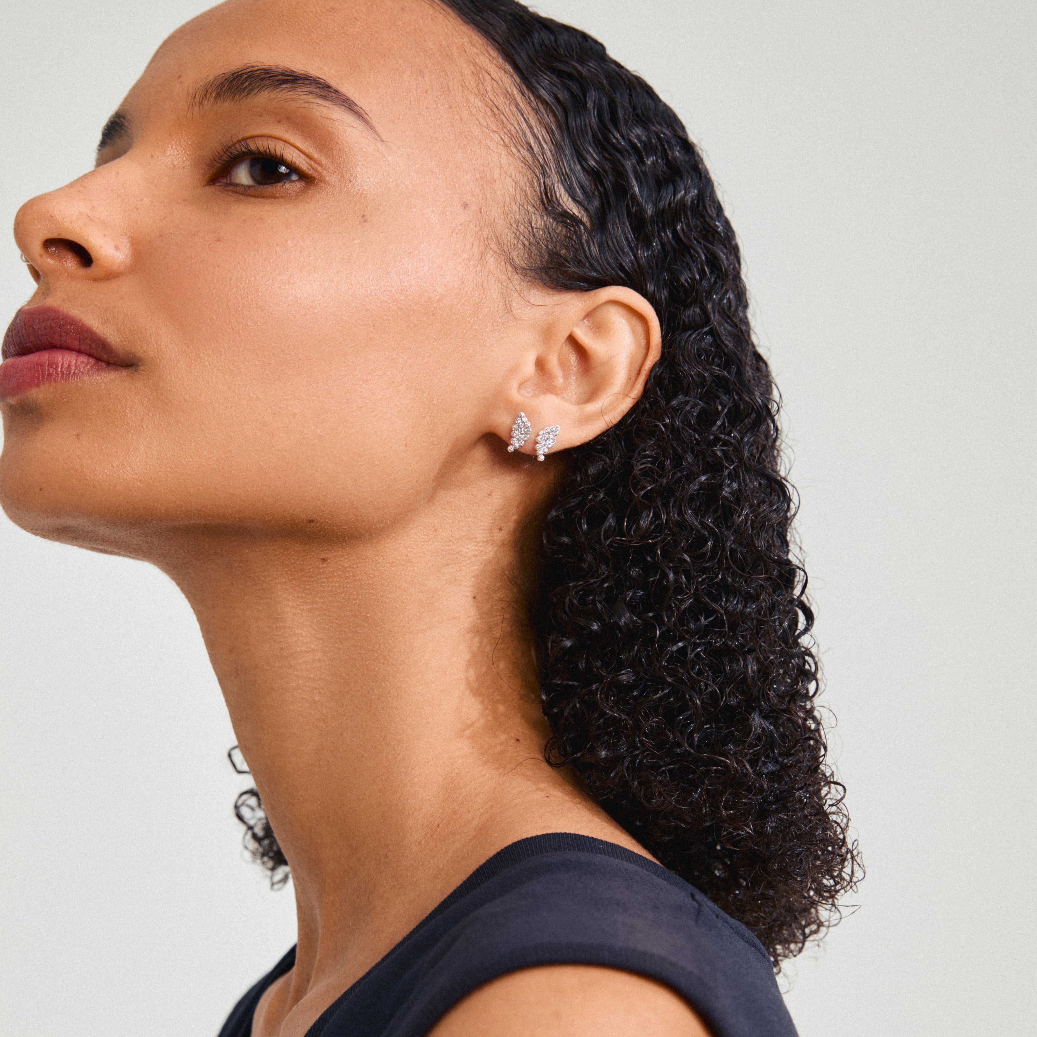 BERENIKE earrings silver-plated: A woman models silver-plated earrings with sparkling Preciosa crystals, highlighting their elegant and sophisticated design.