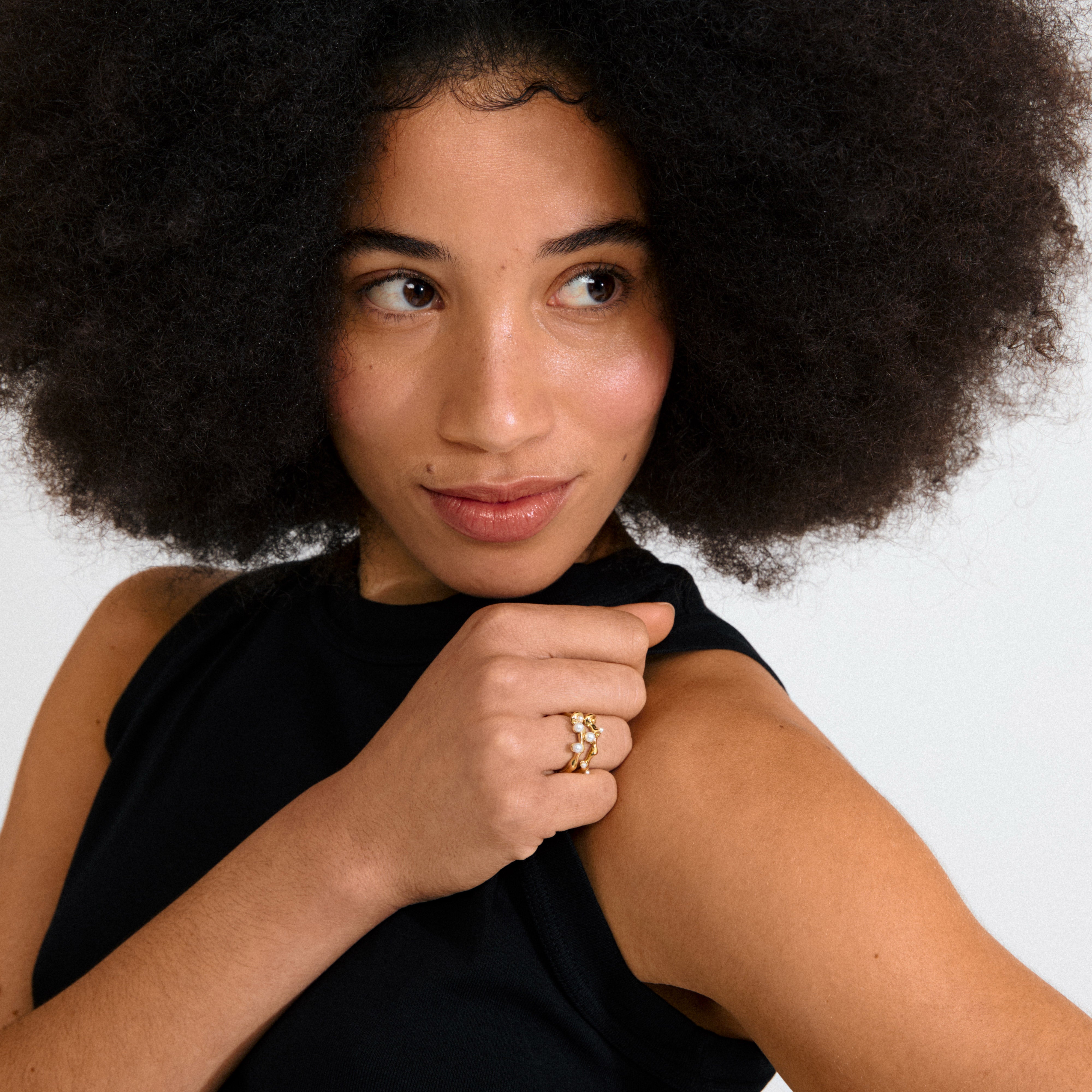 HADLEY rings 2-in-1 set, gold-plated, featuring organic design with bubbles and pearlescent beads, adjustable for a stylish, eco-friendly touch.