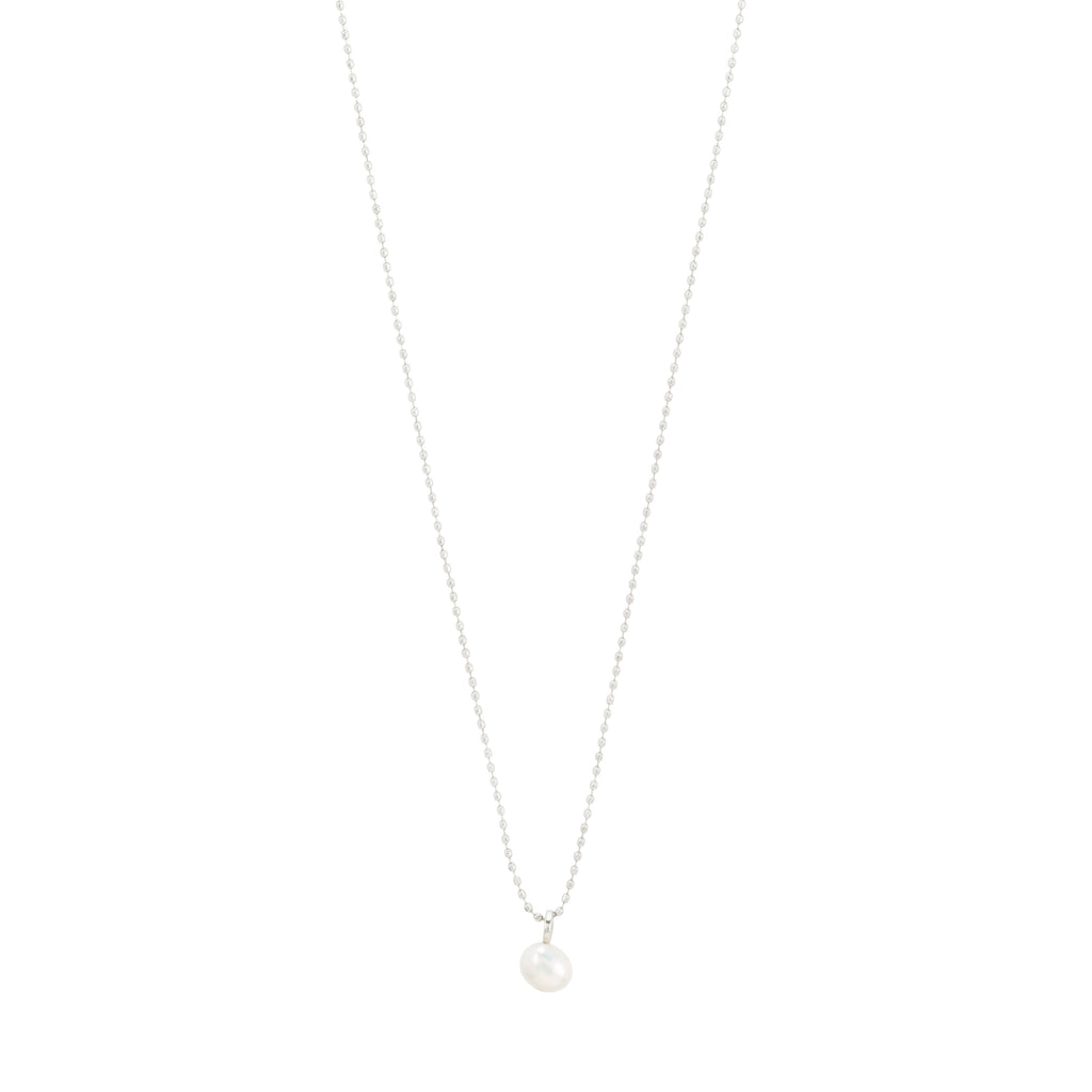 HADLEY necklace silver-plated with a freshwater pearl pendant on a 40 cm bead chain, featuring a 9 cm extension, exemplifying timeless elegance.