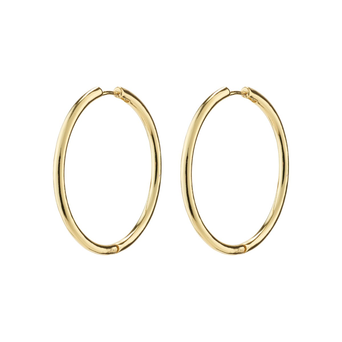 EANNA maxi hoops gold-plated, stylish and versatile gold-plated hoops from Pilgrim, featuring an easy click lock, made from 99% recycled materials. Ideal for everyday wear.