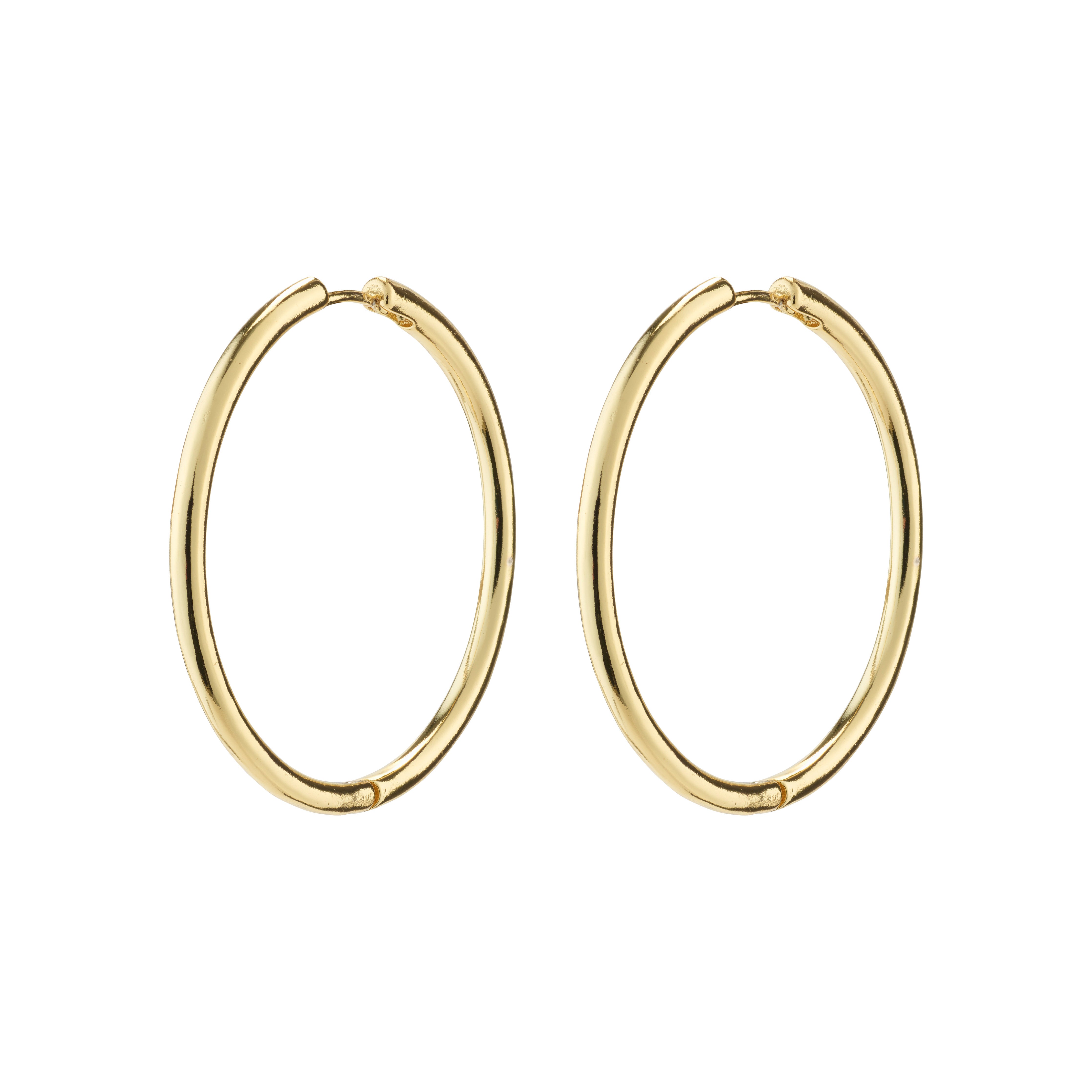 EANNA maxi hoops gold-plated, stylish and versatile gold-plated hoops from Pilgrim, featuring an easy click lock, made from 99% recycled materials. Ideal for everyday wear.