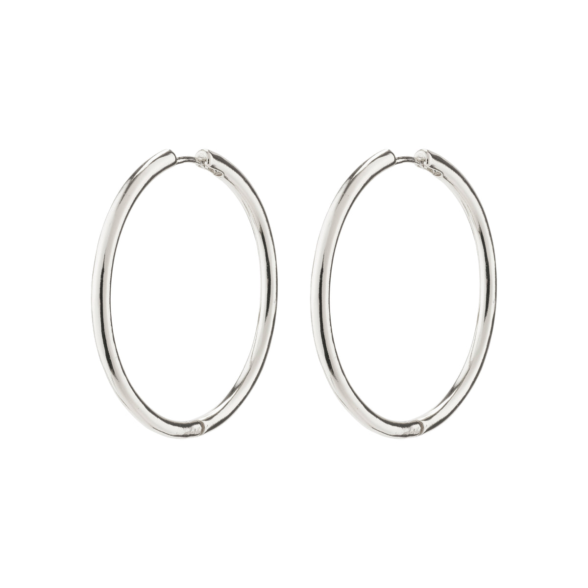 EANNA maxi hoops silver-plated, elegant silver hoop earrings, perfect for versatile styling, crafted from 99% recycled material, a timeless addition to any jewellery collection.