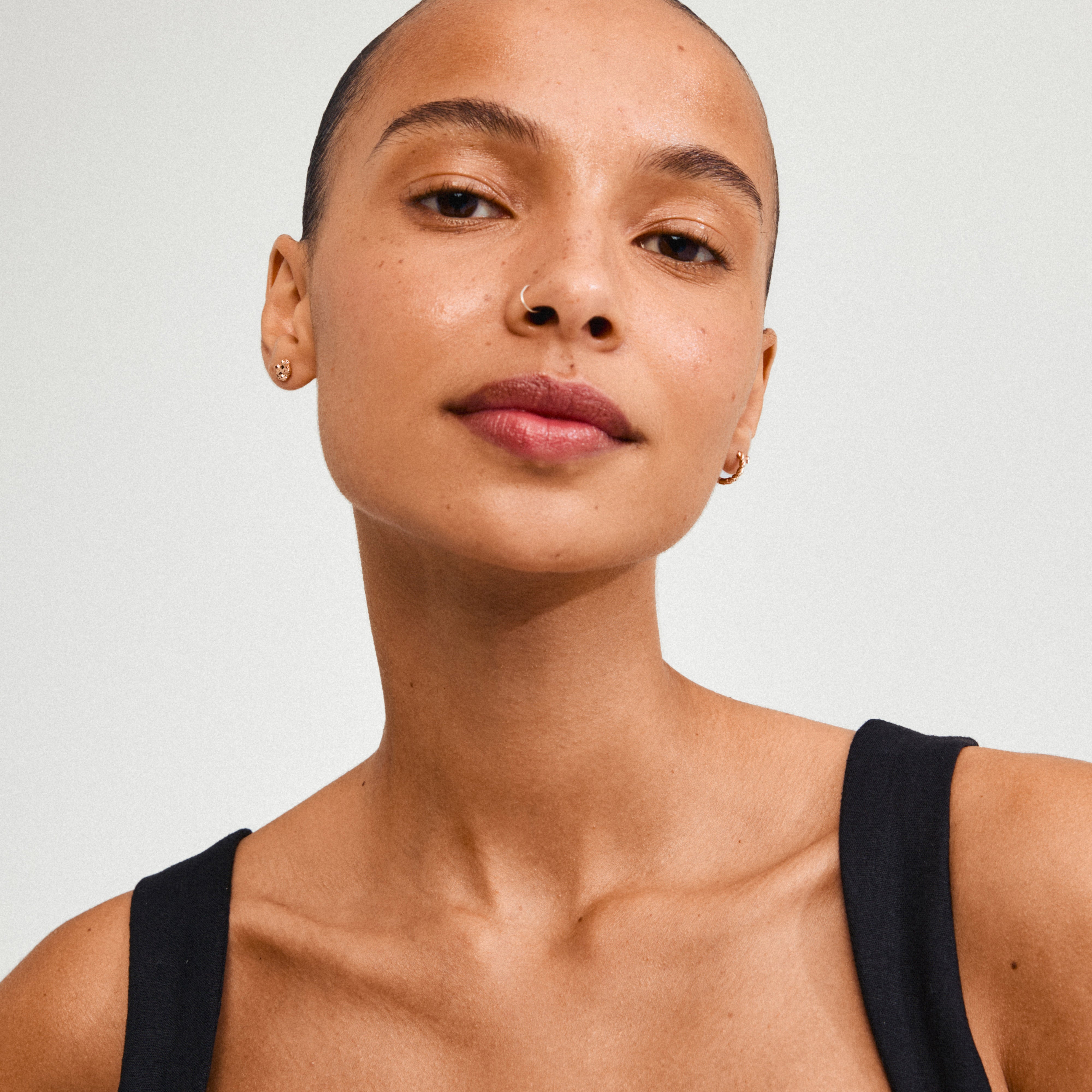 EMANUELLE earrings 3-in-1 set rosegold-plated, featuring crystal studs, handcrafted rose gold earrings, and twirly huggie hoops. Perfect for versatile styling.