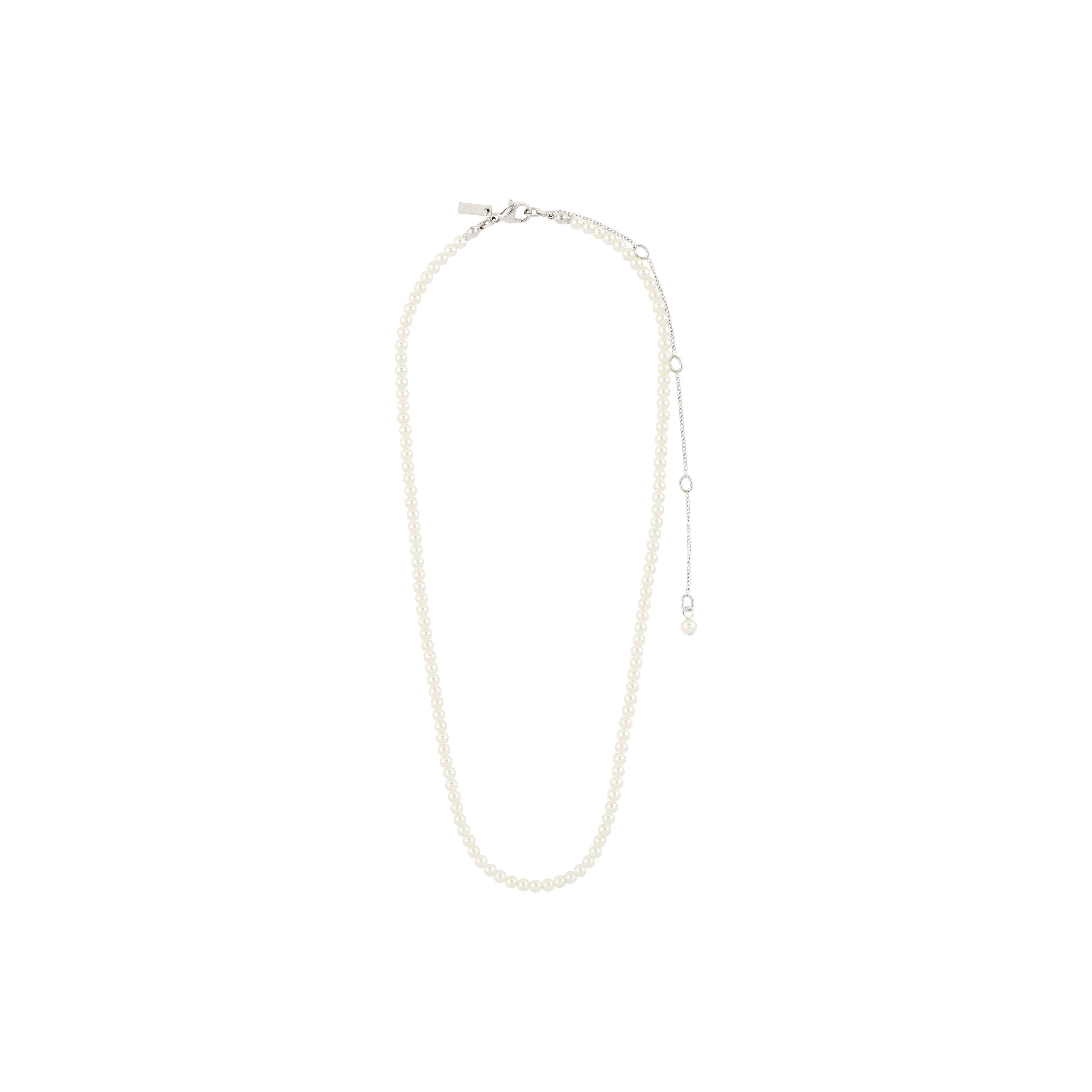 JANNI necklace silver-plated features small white pearls with a silver spring-ring clasp and adjustable chain, offering a chic, versatile style for layering.