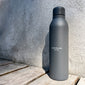 Recycled steel bottle 470 ml, grey, on wood surface; insulated thermos for hot or cold drinks, made from 40% recycled stainless steel, with a matt finish.
