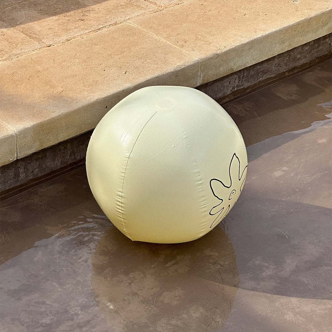 Off-white beach ball with black Pilgrim logo, 50 cm in diameter; perfect for summer fun and spreading good vibes.