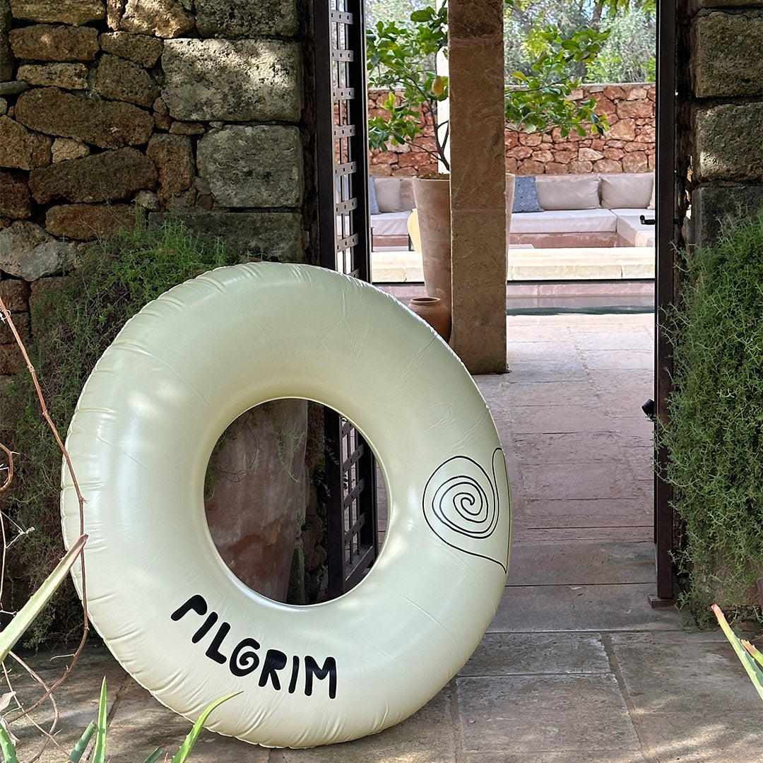 Off-white swim ring with Pilgrim logo, 120 cm diameter, ideal for stylish lounging by the pool or beach, embodying summer vibes and relaxation.