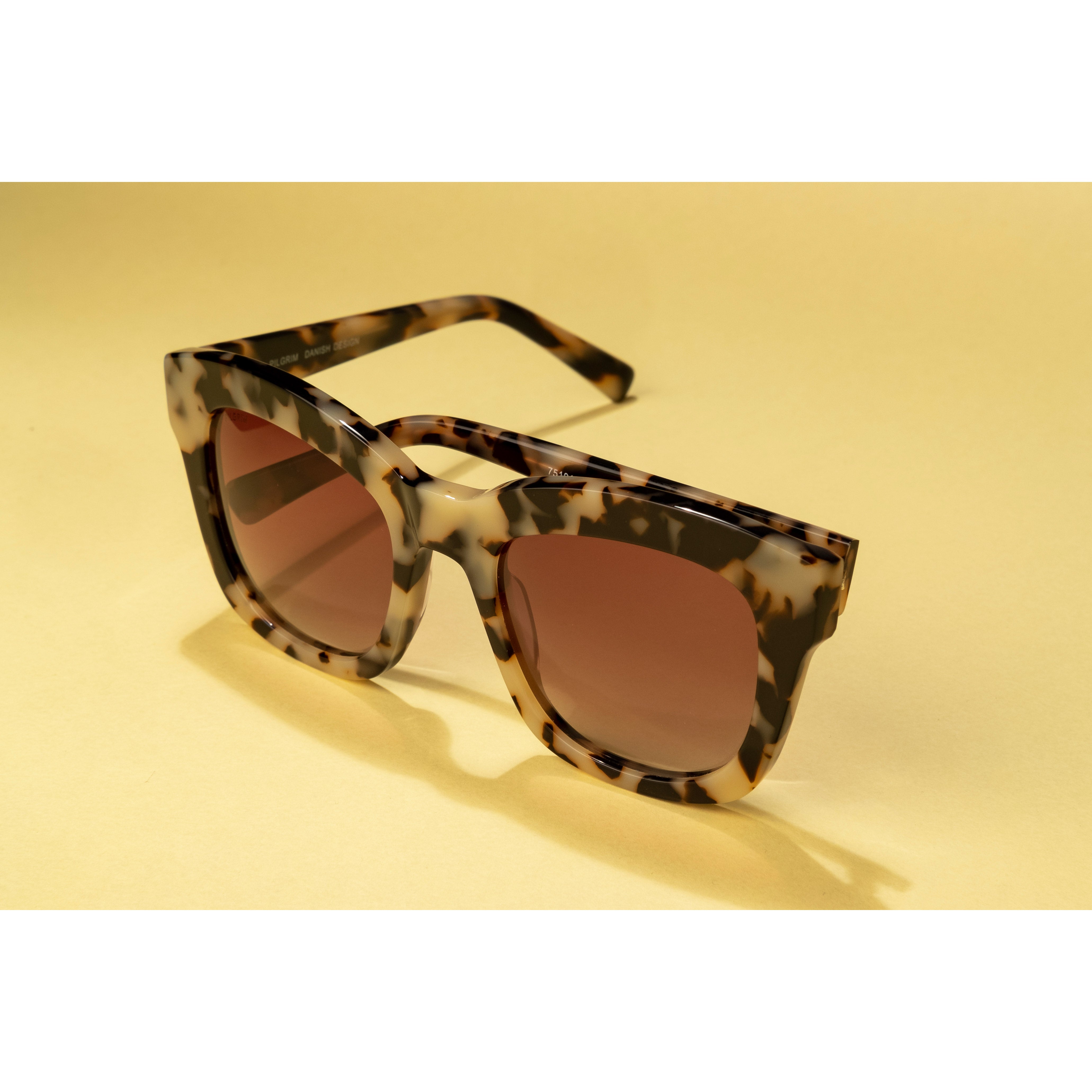 Sunglasses: Dael, featuring a chunky retro-style frame with a feminine butterfly shape, offering UVA/UVB protection for a stylish and protective look.