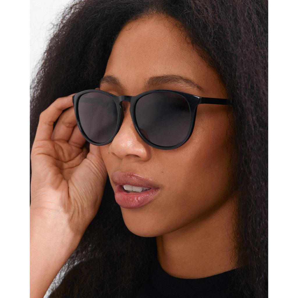 CAMILLA klassische Sonnenbrille schwarz