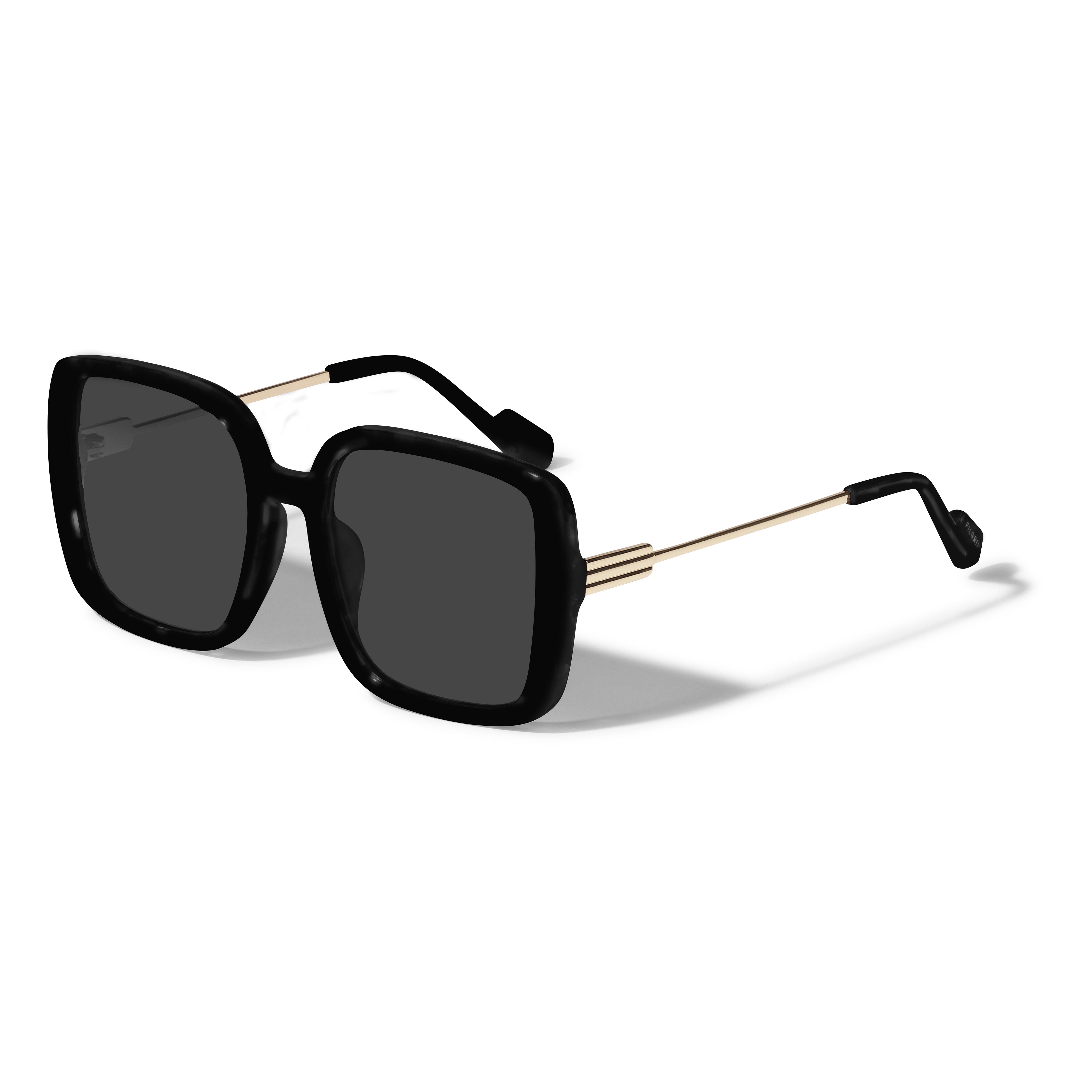 ALIET sunglasses black/gold with black lenses, oversized vintage-inspired style from Pilgrim, offering UVA/UVB protection. Comes with a sustainable pouch and cleaning cloth.