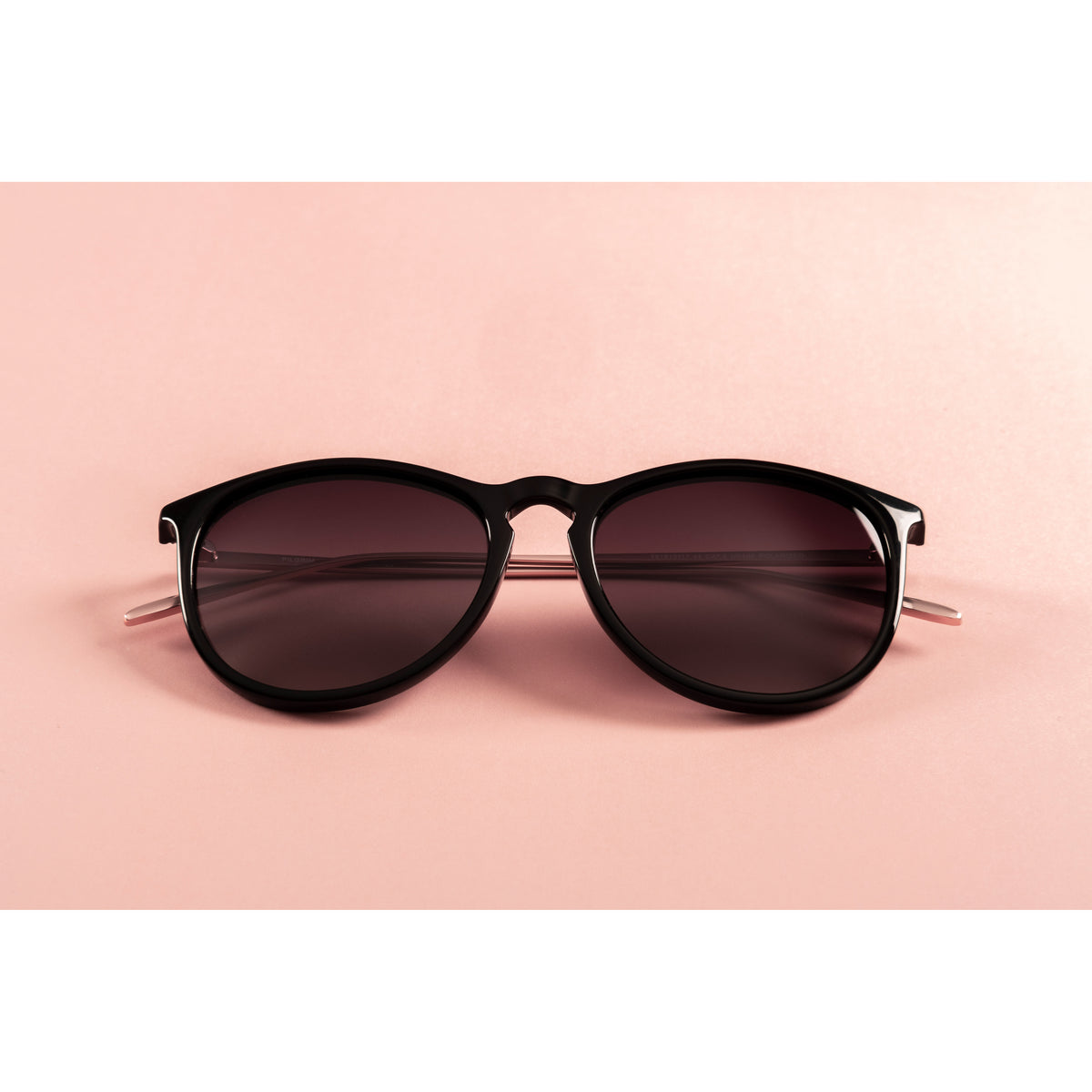 VANILLE sunglasses featuring stylish metal temples and soft rounded lenses with thin black rims, perfect for a trendy and classic look.