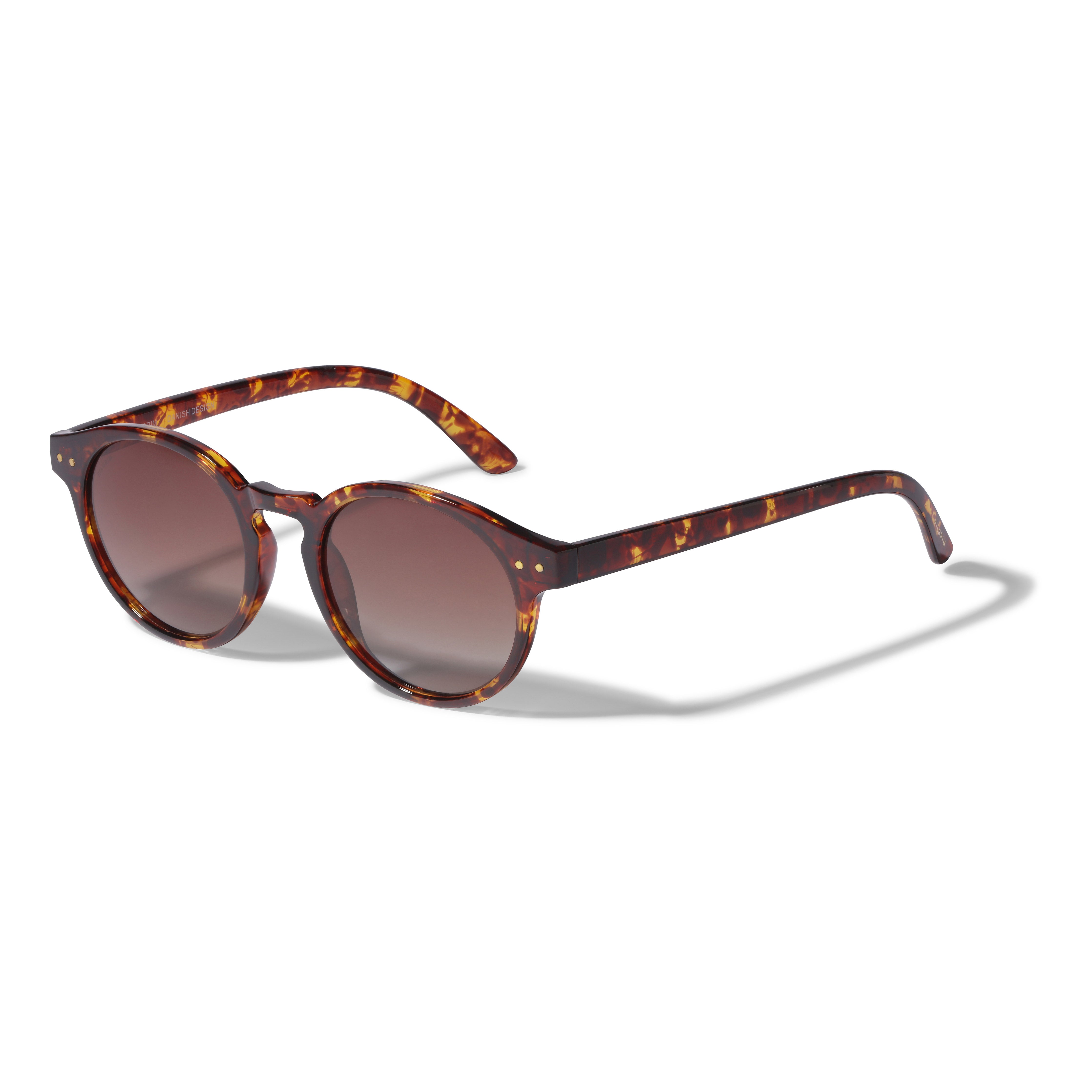 KYRIE sunglasses tortoise brown/gold from Pilgrim, showcasing a classic design with tortoise-brown frame, perfect for enhancing summer outfits with UVA/UVB protection.