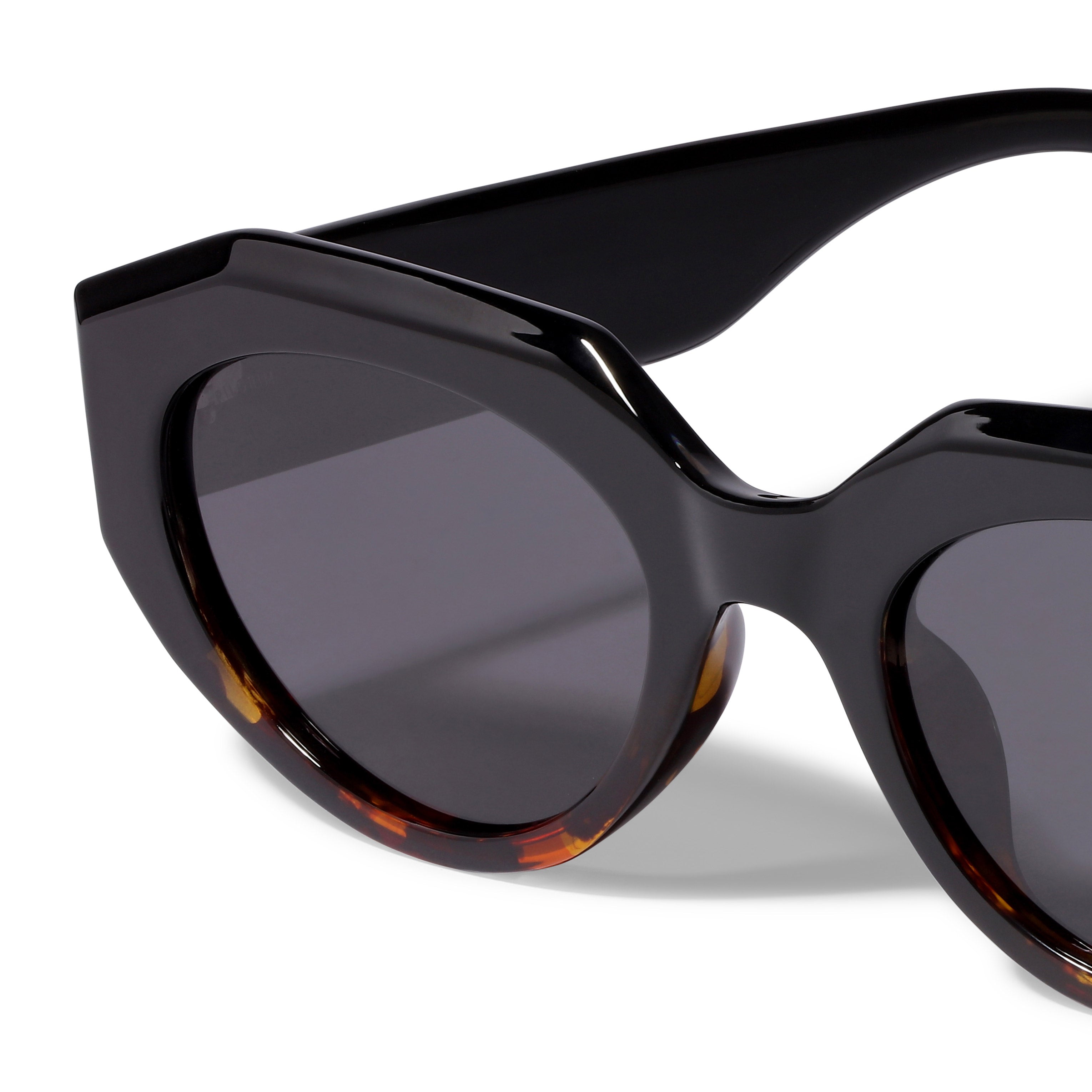 ALEXIS sunglasses in tortoise brown with a chunky, futuristic design from Pilgrim, featuring UVA/UVB protection and made from 75% recycled plastic.