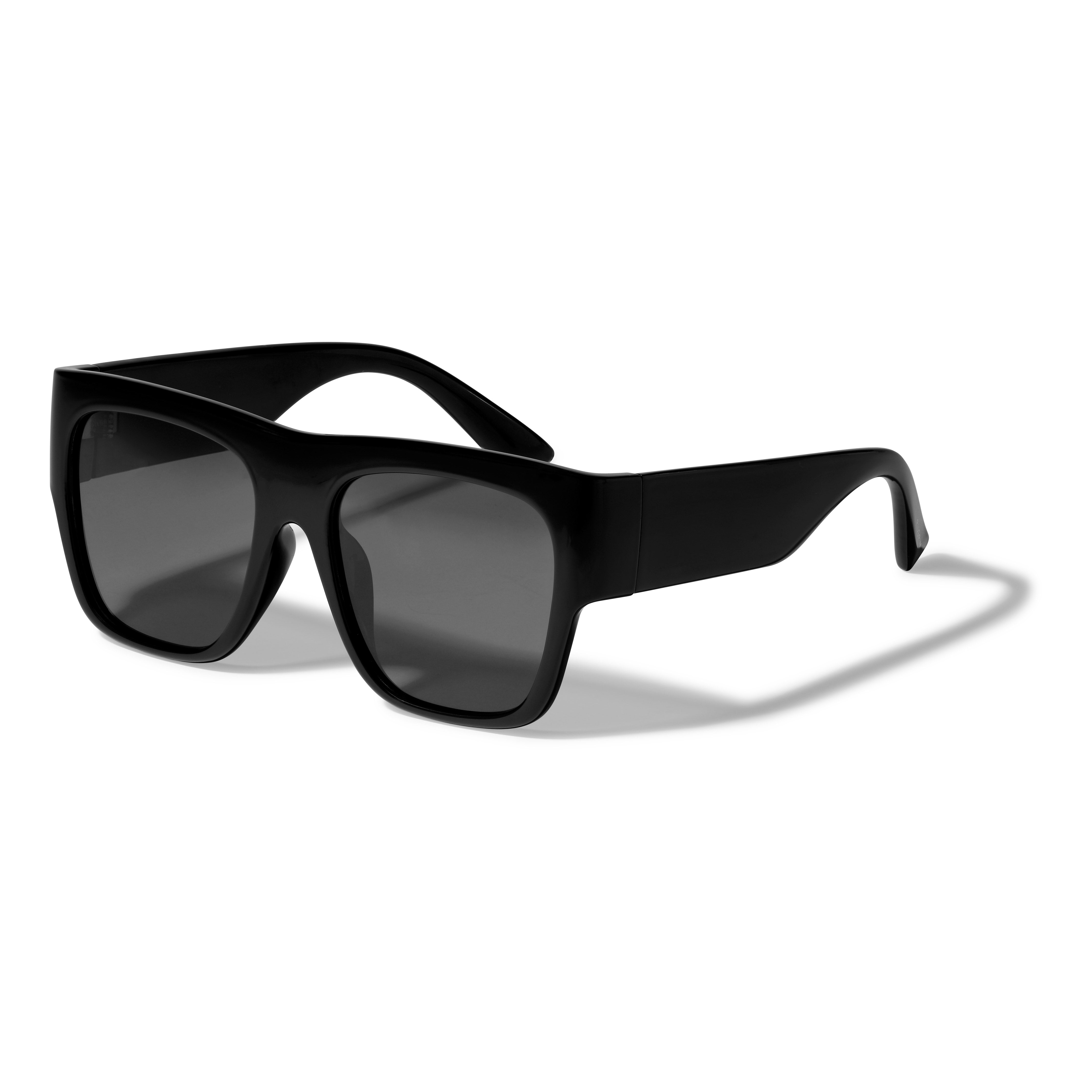 ANIYAH sunglasses with oversized black frame and dark lenses, featuring ultra-wide temples. A must-have accessory from Pilgrim for a stylish, star-quality look.
