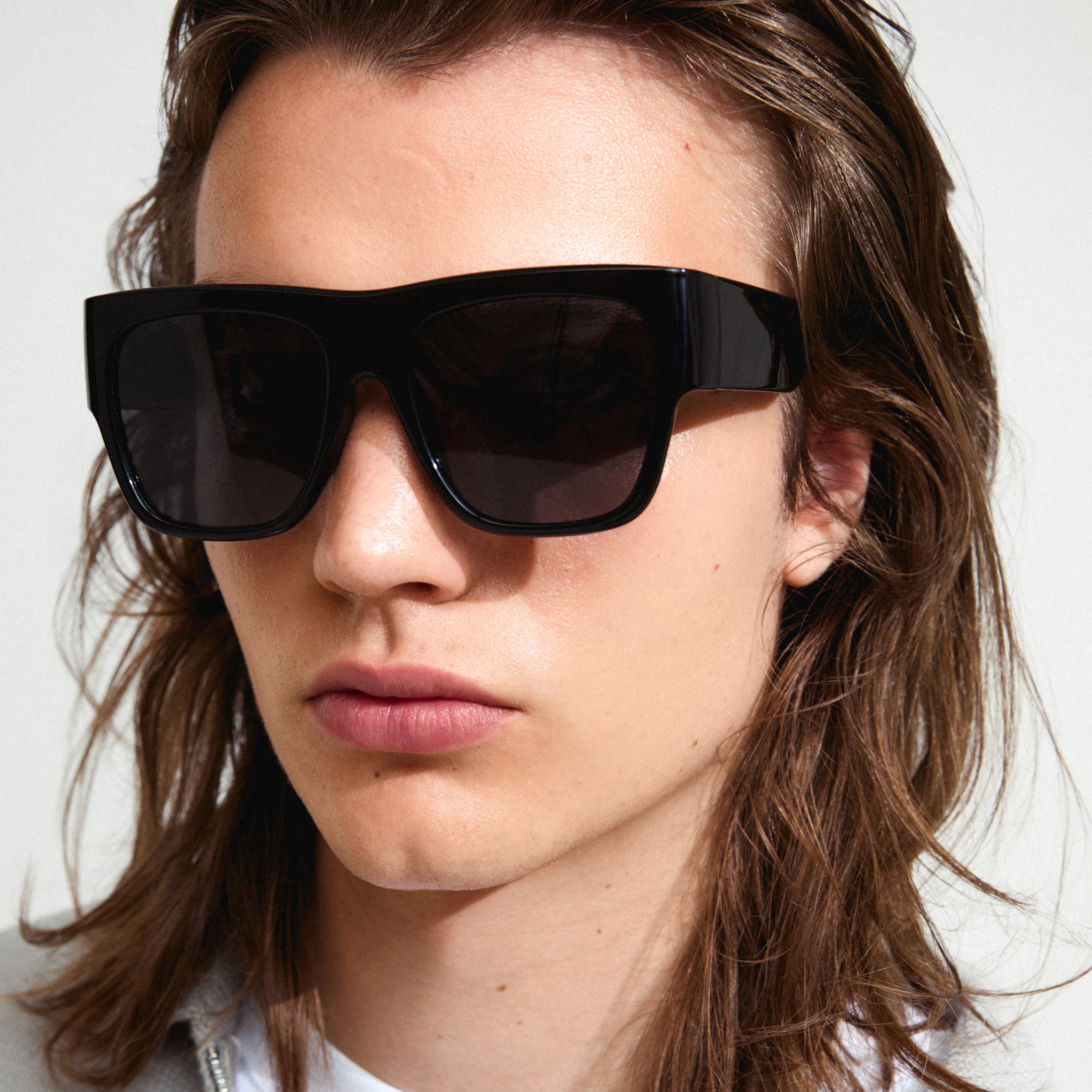 ANIYAH sunglasses in black, featuring ultra-wide temples and oversized frames. Perfect for a movie-star look with UVA/UVB protection.
