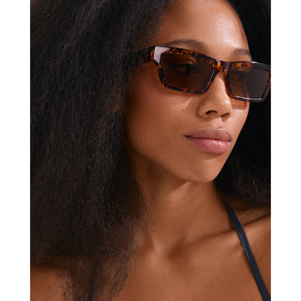 ASHLYN Sonnenbrille in braunem Schildpatt