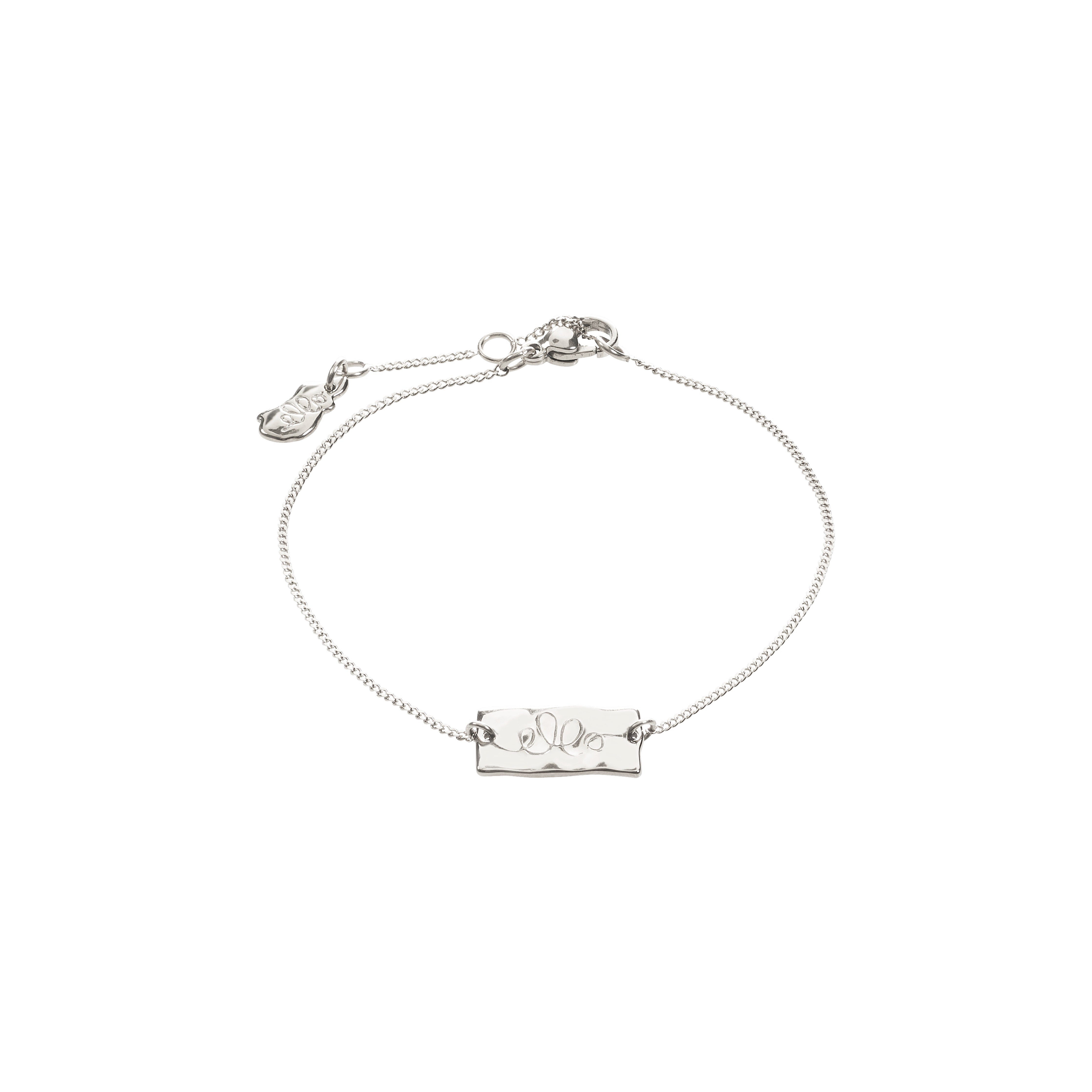 Silver-plated bracelet with a rectangular wavy pendant engraved FRI and logo, supporting FRI AF MISBRUG. Length: 16 cm + 3 cm extension.