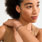 Young person wearing the BELLAMY gift set: a gold-plated chain bracelet and a blue beaded bracelet, showcasing a stylish, layered look.