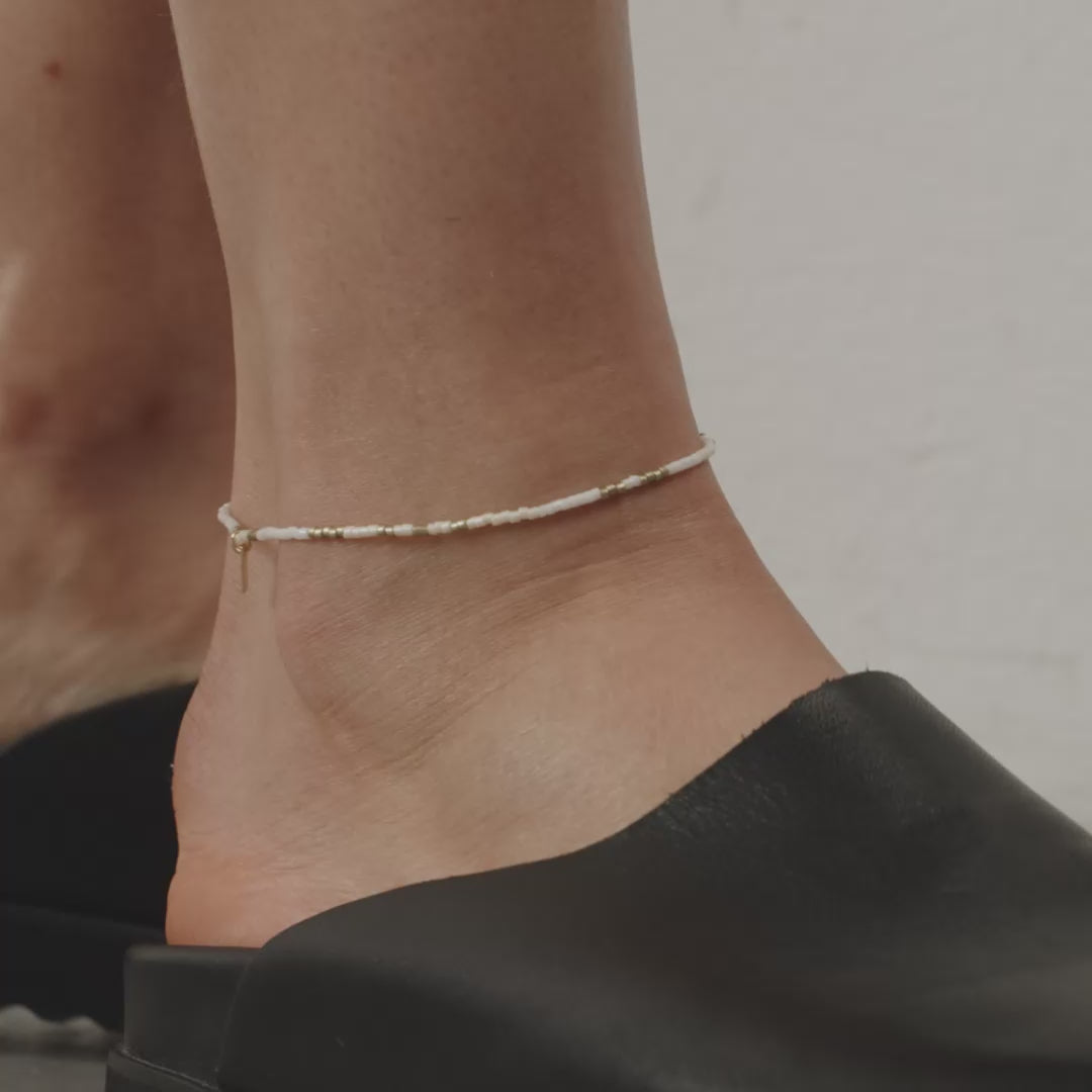 ALISON ankle chain white, gold-plated