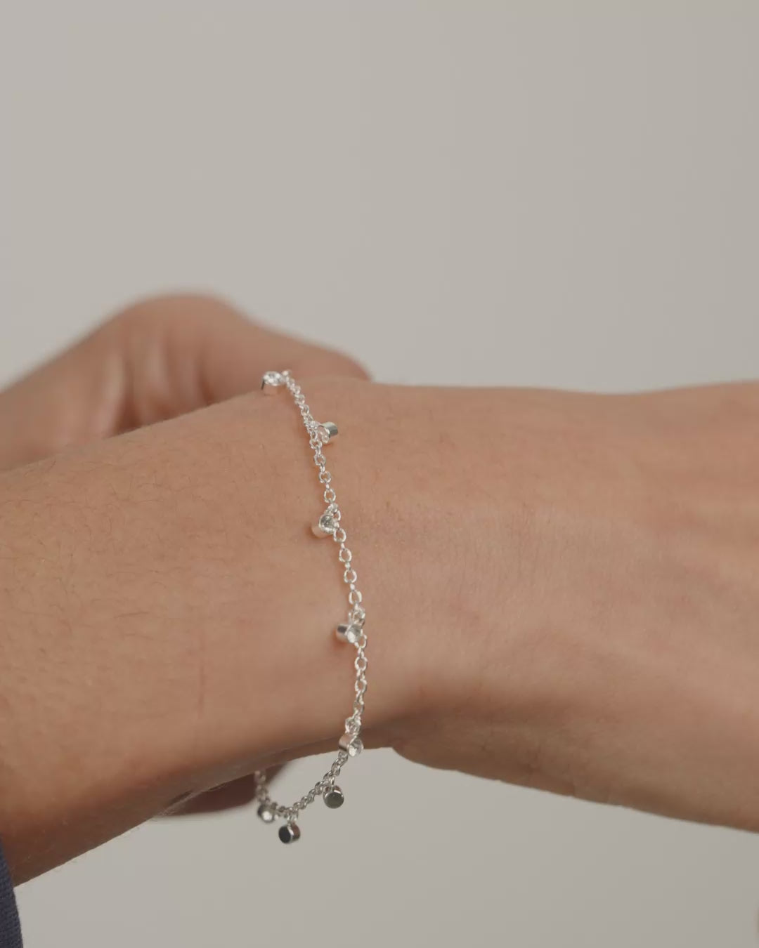 MAJA armbånd med krystal charms sølvbelagt