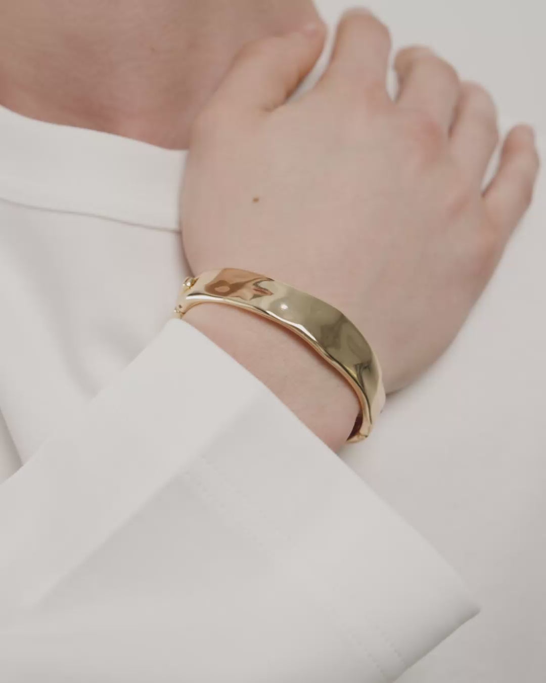 NOW bangle gullbelagt