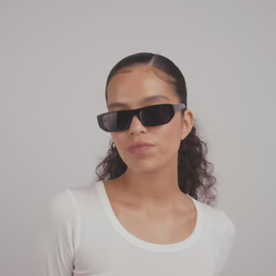 AINSLEY Sonnenbrille in Schwarz