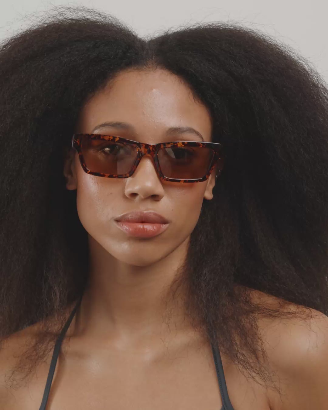 ASHLYN Sonnenbrille in braunem Schildpatt