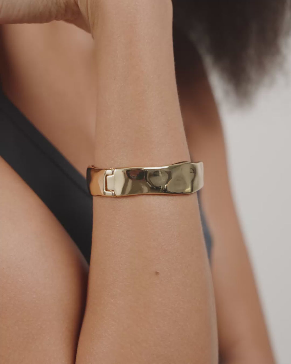 NOW bangle gullbelagt