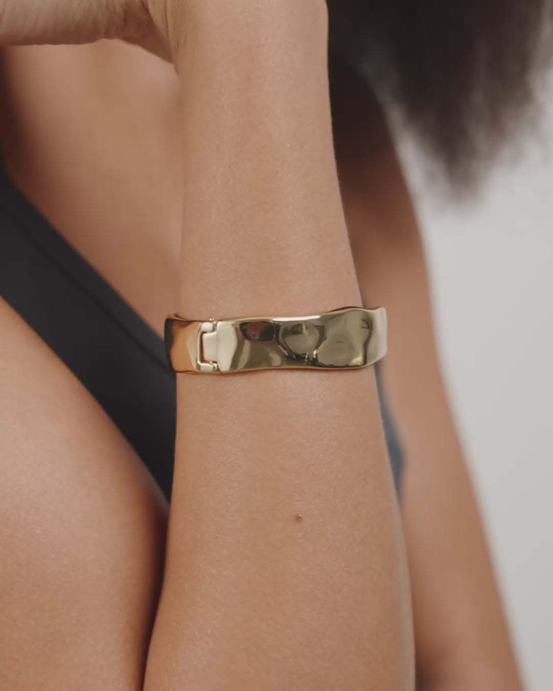 NOW bangle gullbelagt
