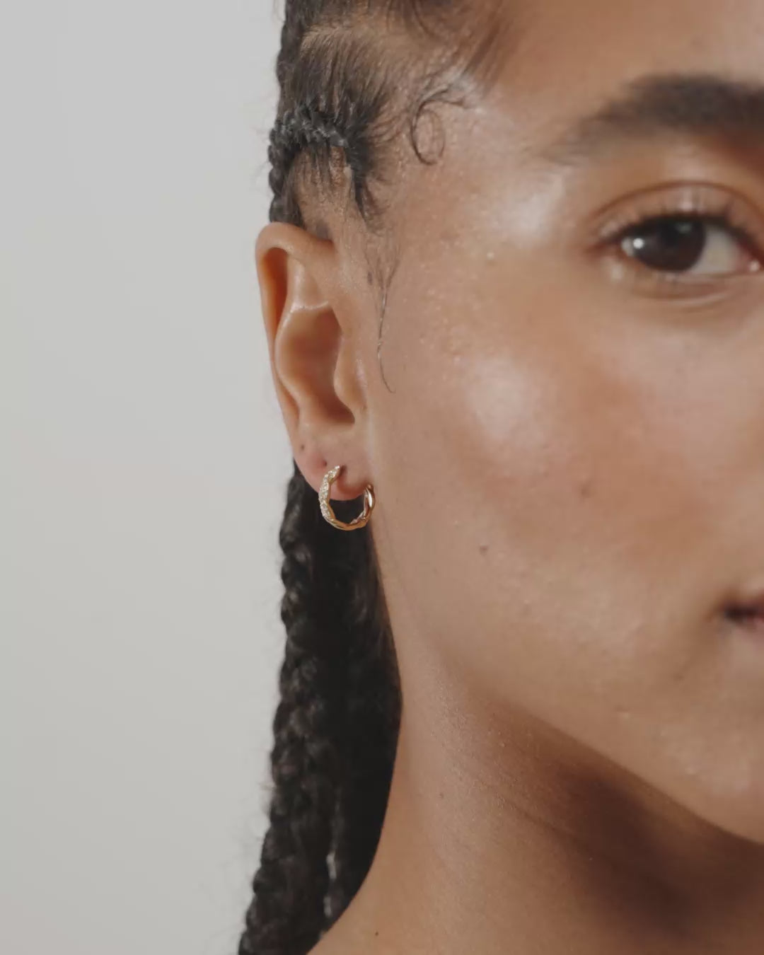 EZO twirled crystal hoops gold-plated