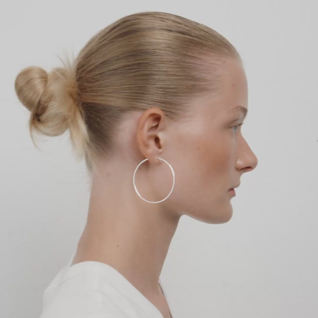 SANNE stora hoops silverpläterade