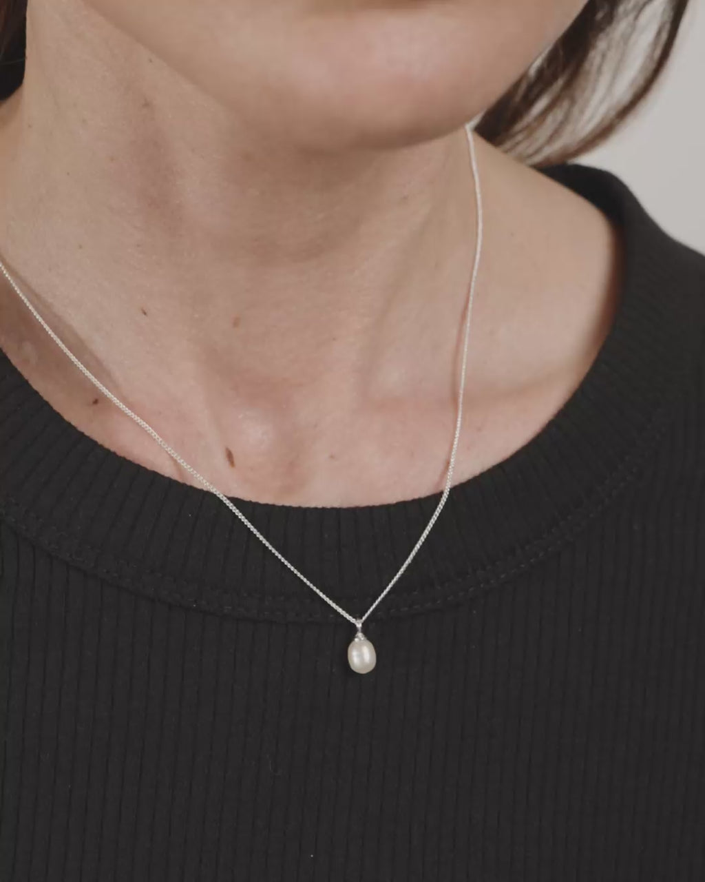EVENA presentset, halsband & örhängen, silverpläterade